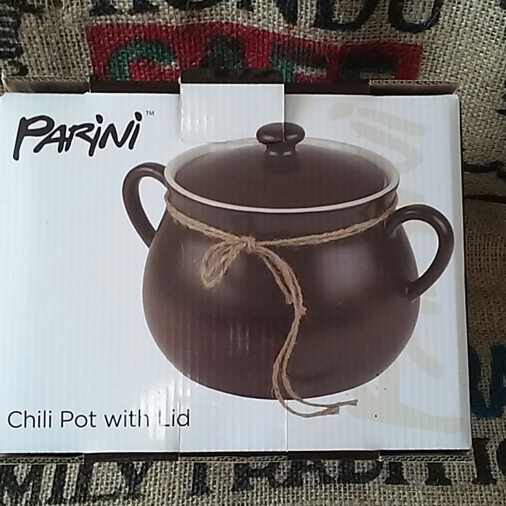 NIB Chili pot with lid